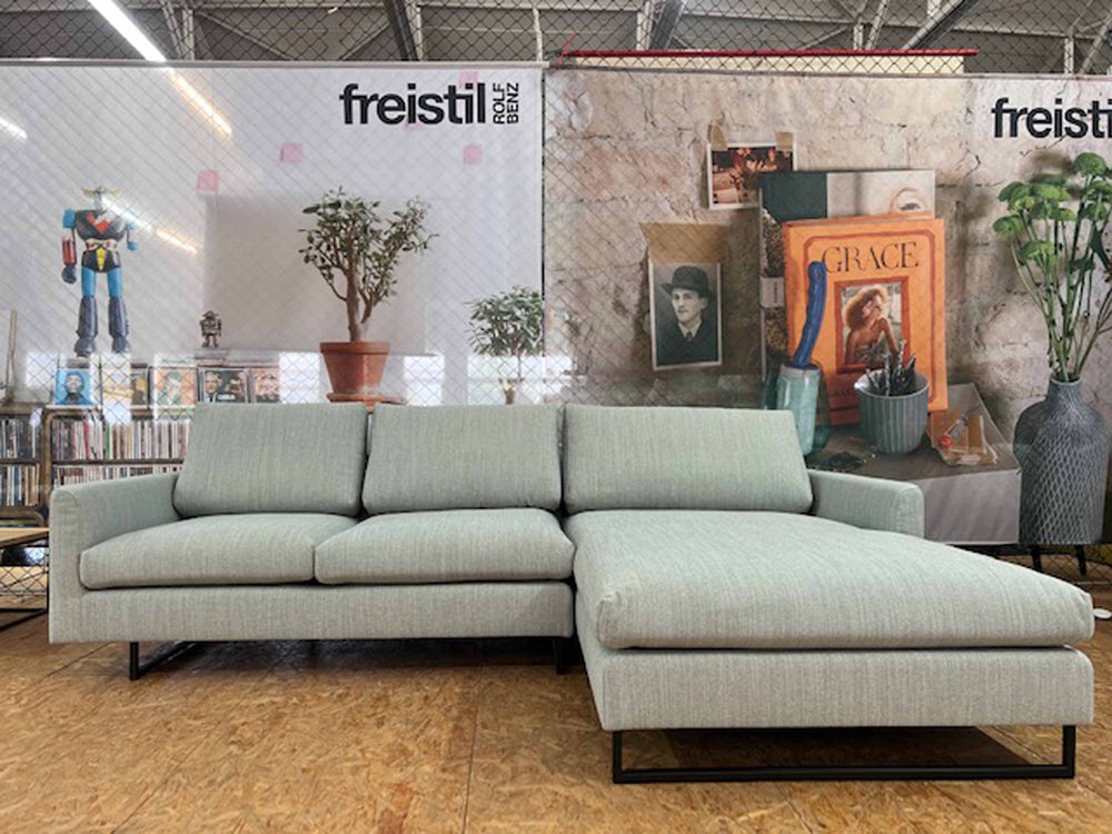 freistil - Sofa - freistil 134 - Stoff pastellblau - sofort verfügbar