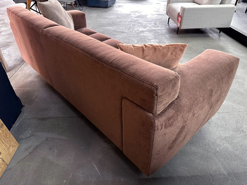 Furninova - Sofa - Vesta - Stoff rotbraun - sofort verfügbar
