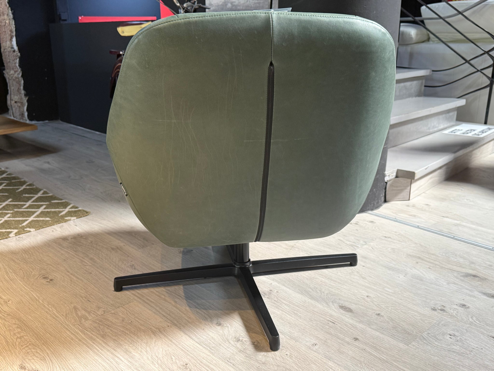 freistil - Sessel - freistil 138 - Leder grün - sofort verfügbar