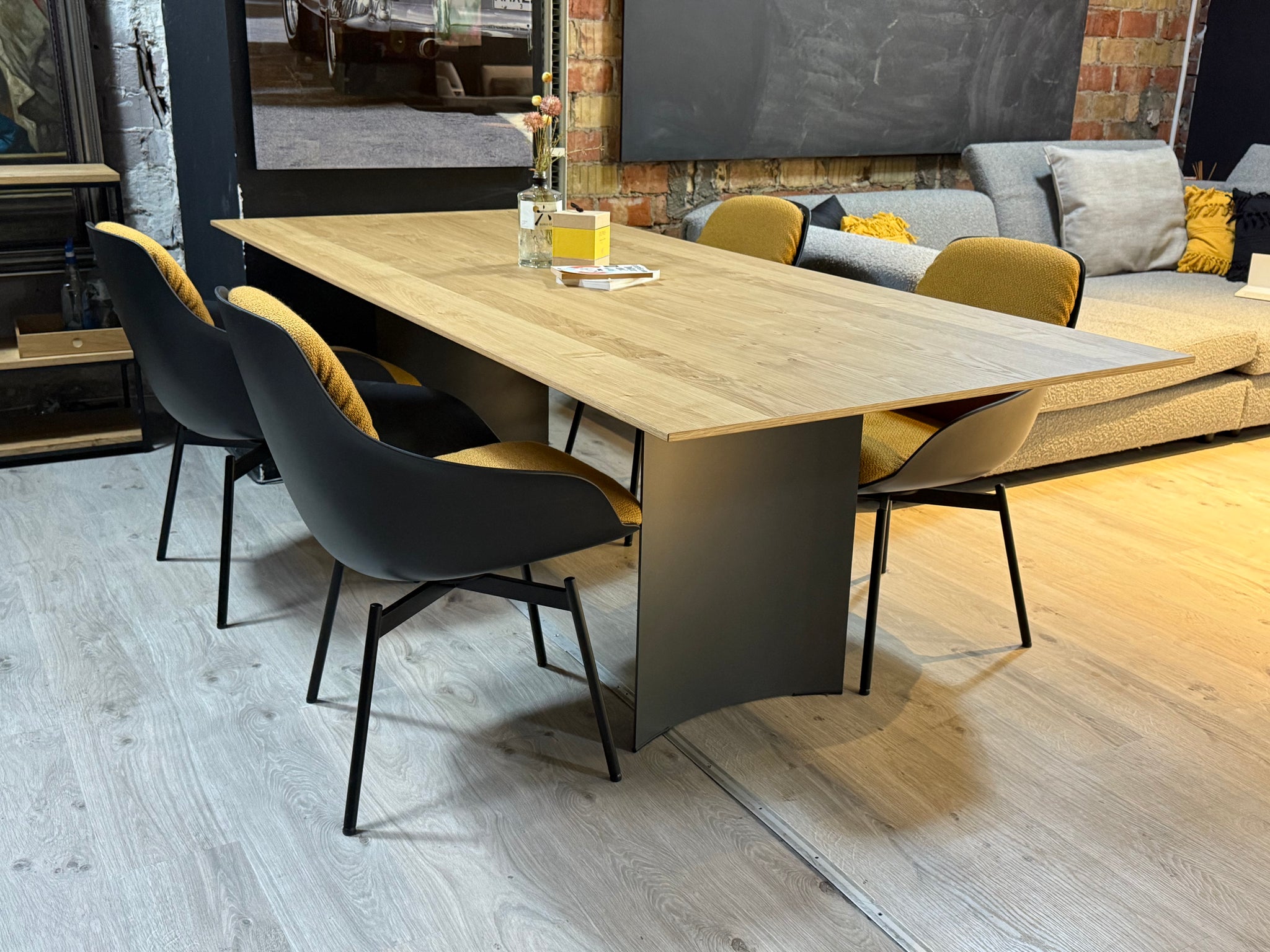 K&W - Aktionstisch- 5257 - Wildeiche furniert - sofort verfügbar