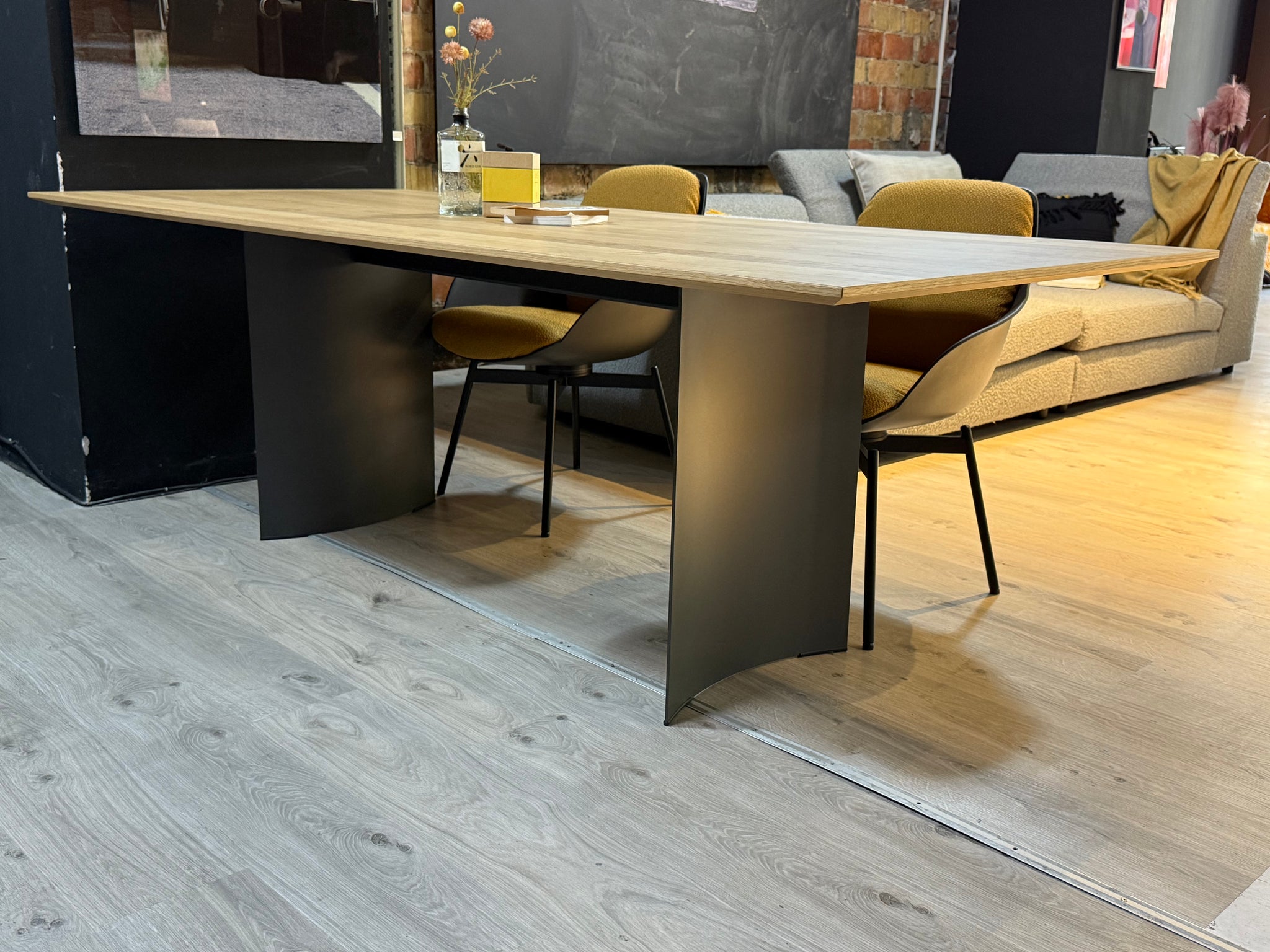 K&W - Aktionstisch- 5257 - Wildeiche furniert - sofort verfügbar