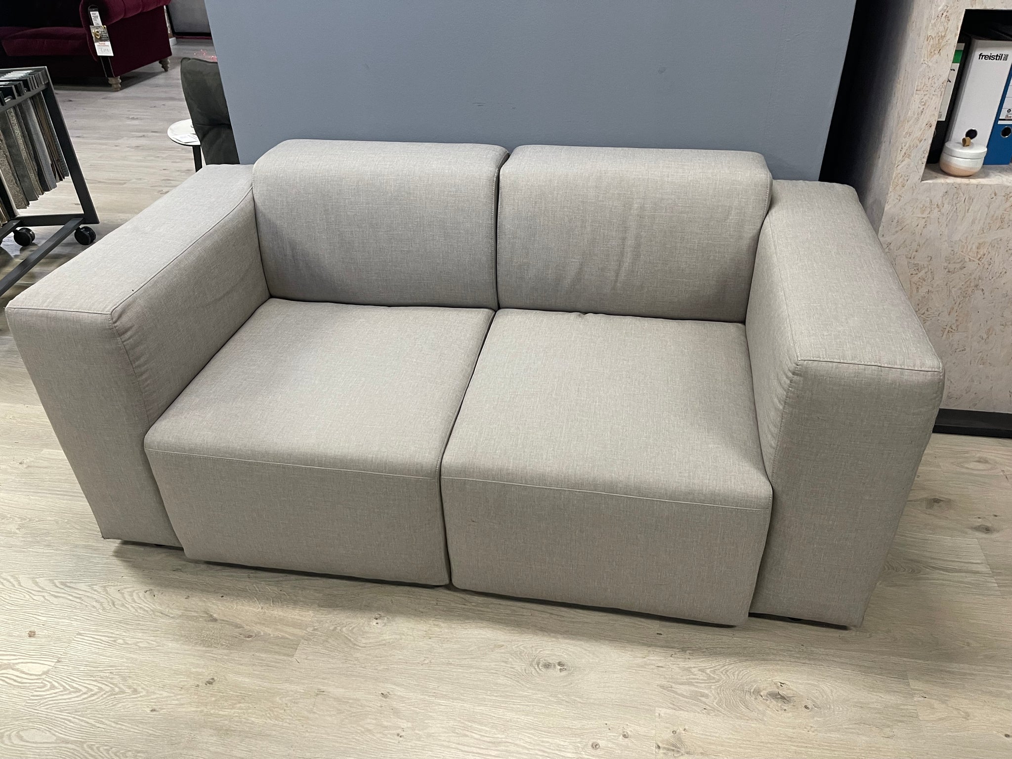 Wohnraum  - Sofa - Nuki  - Stoff grau - sofort verfügbar