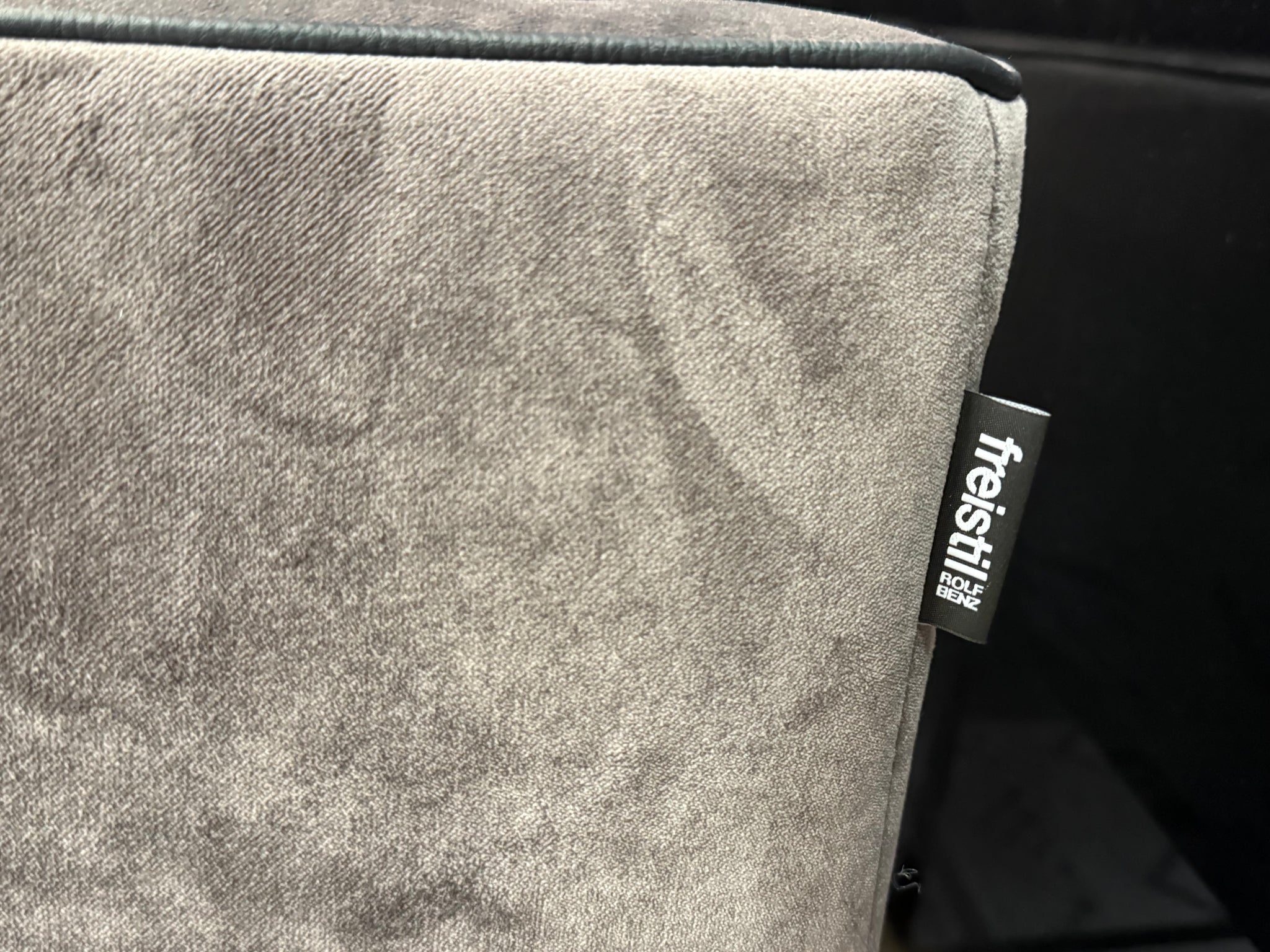 freistil - Sofa - freistil 133 - Stoff violett - sofort verfügbar