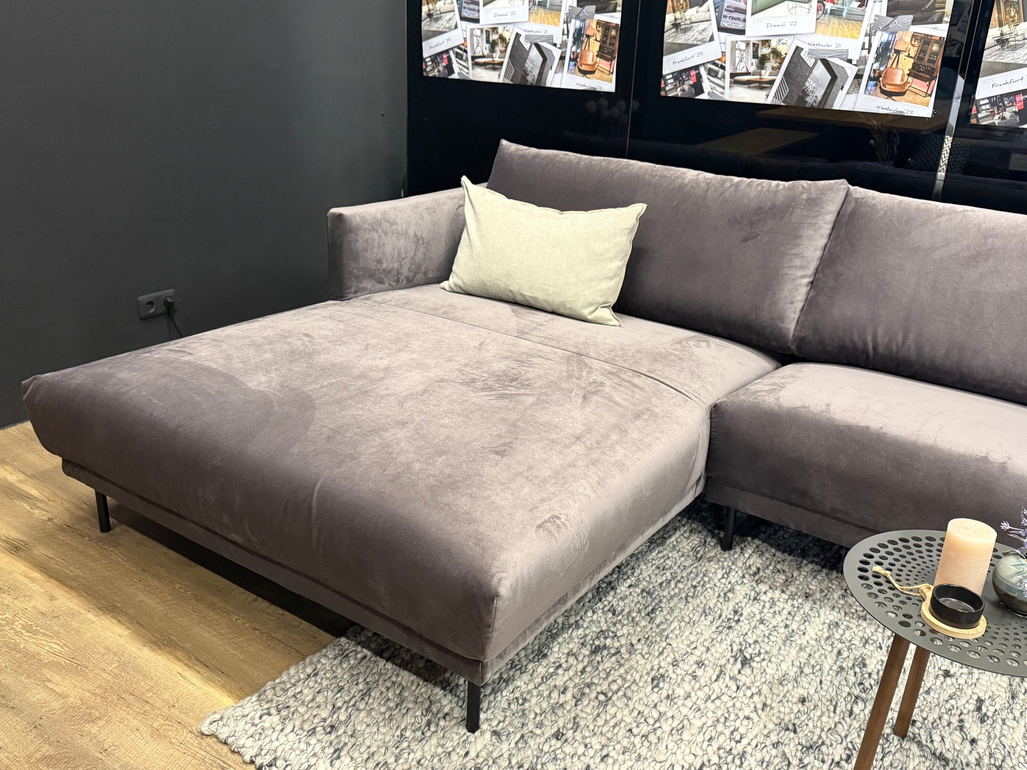 freistil - Sofa - freistil 133 - Stoff violett - sofort verfügbar