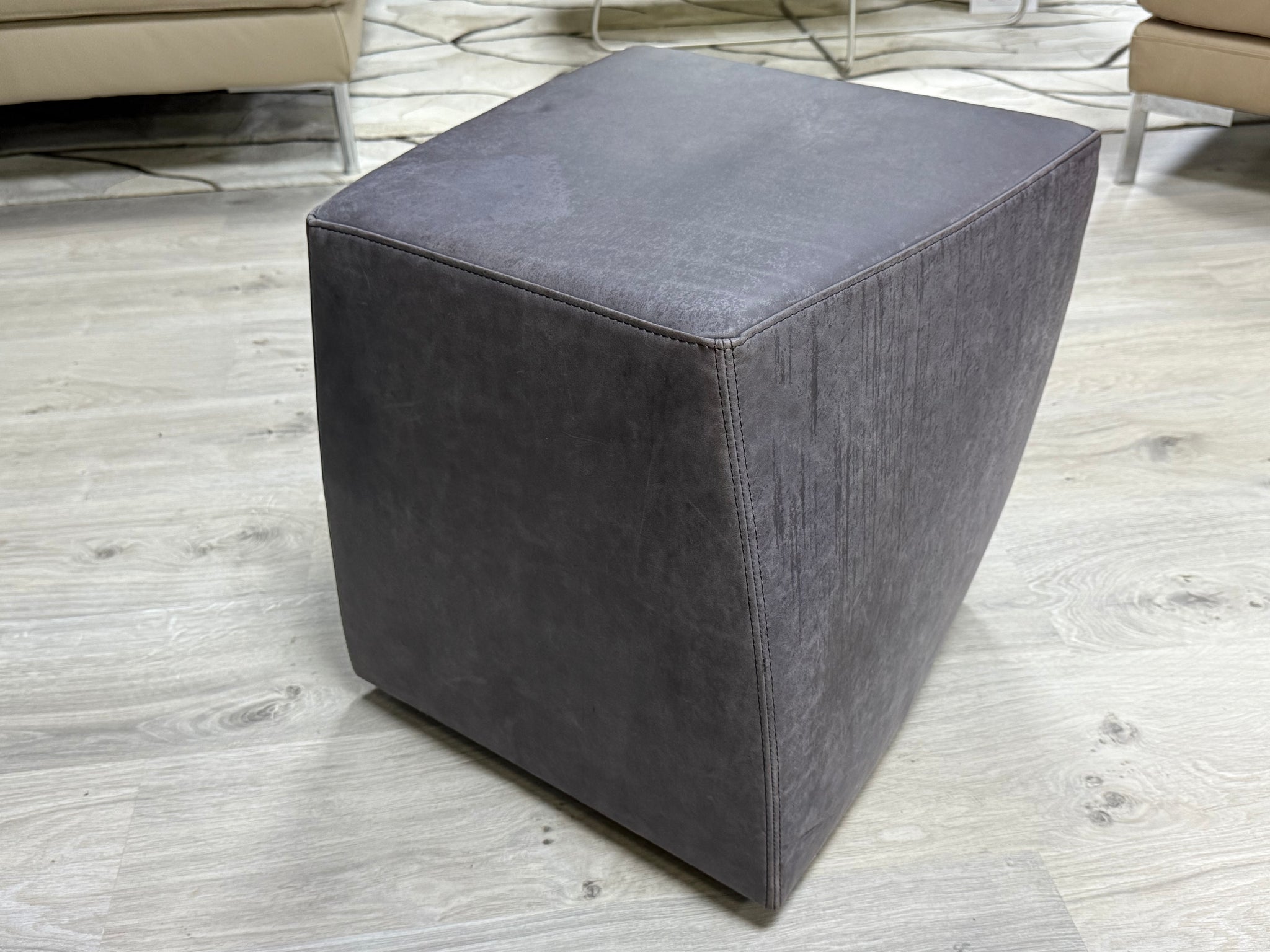 Machalke - Hocker - Prototyp - Leder grau - sofort verfügbar