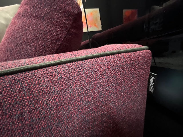 freistil - Sofa - freistil 133 - Stoff violett - sofort verfügbar