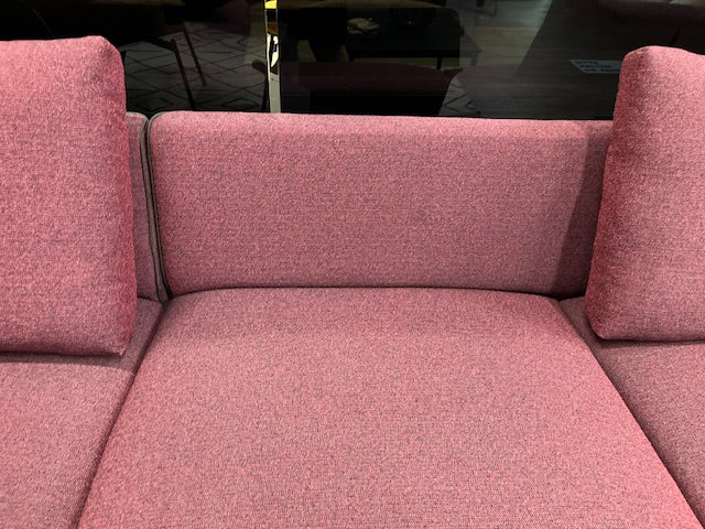 freistil - Sofa - freistil 133 - Stoff violett - sofort verfügbar