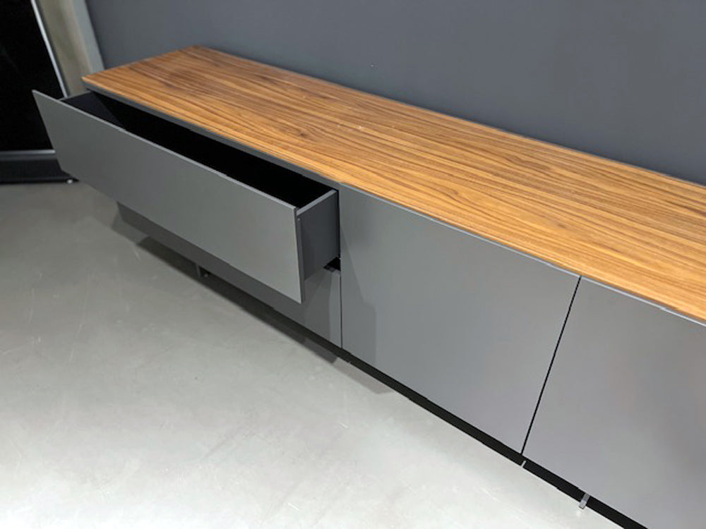 Rolf Benz - Sideboard - Stretto - Lack grau + Nussbaum - sofort verfügbar