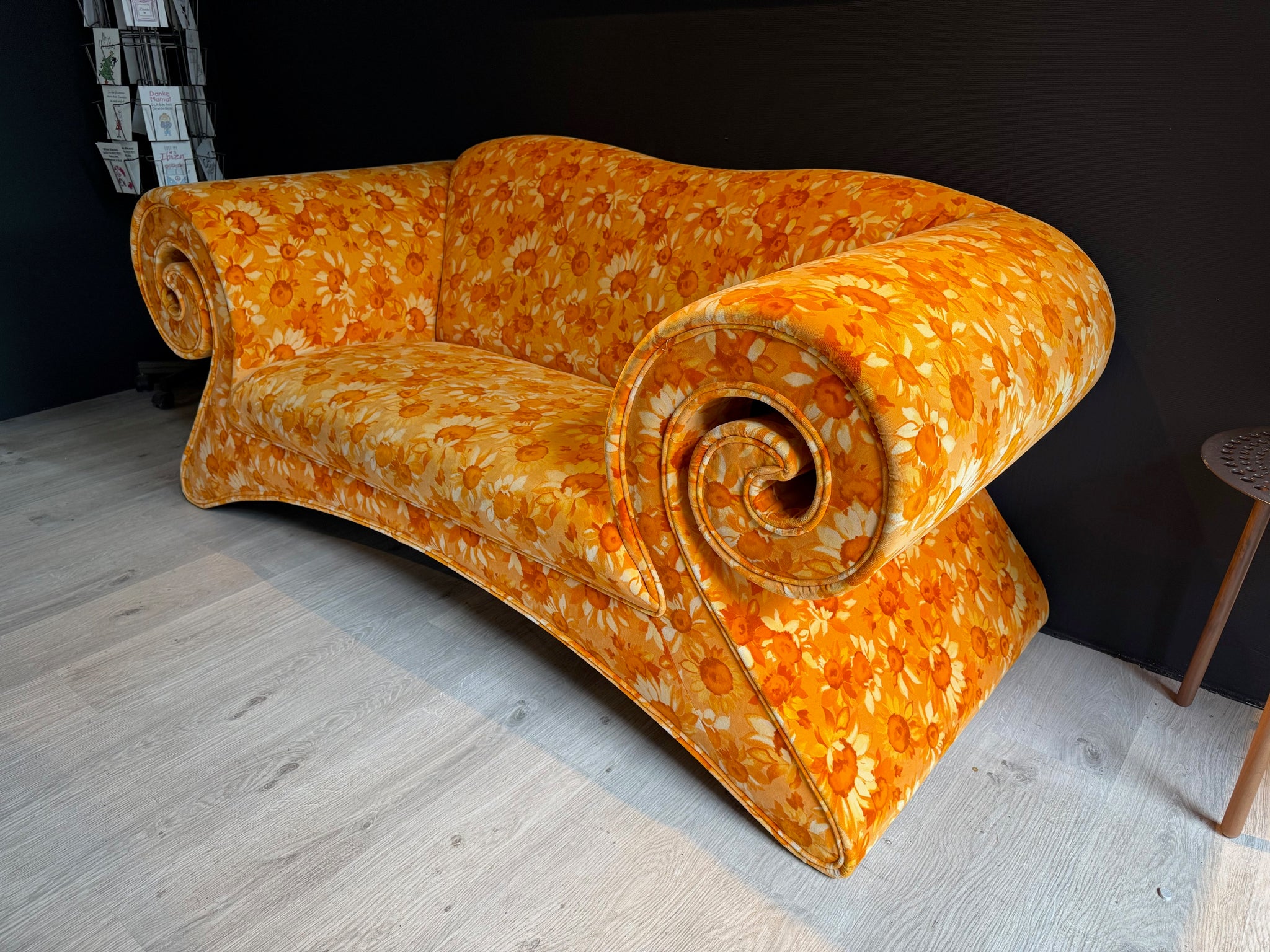 Bretz - Sofa - Mammut - Stoff Sonnenblumen - sofort verfügbar