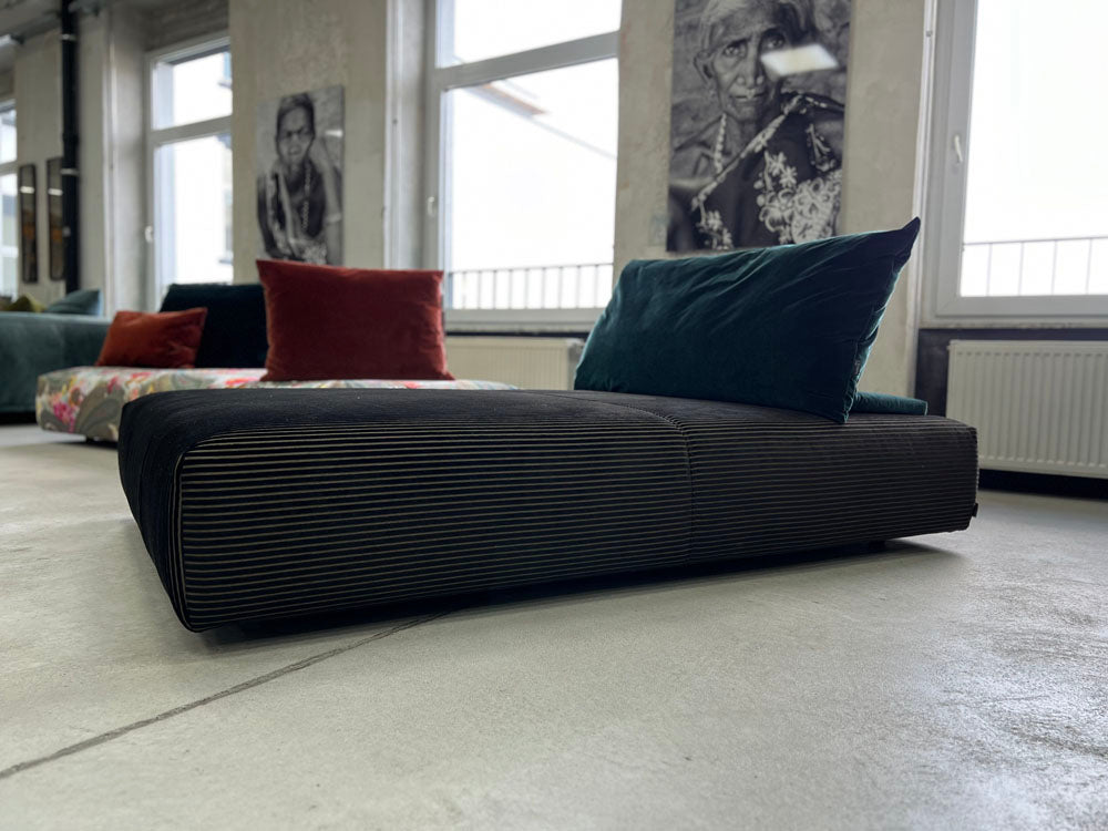 Bullfrog - Sofa - 1070 Iwan - Stoff dunkelbraun - konfigurierbar