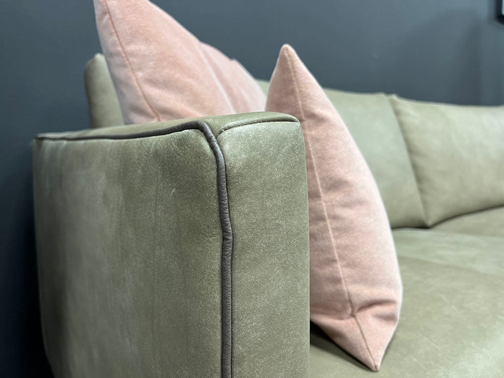 freistil - Sofa - freistil 133 - Leder grün - sofort verfügbar