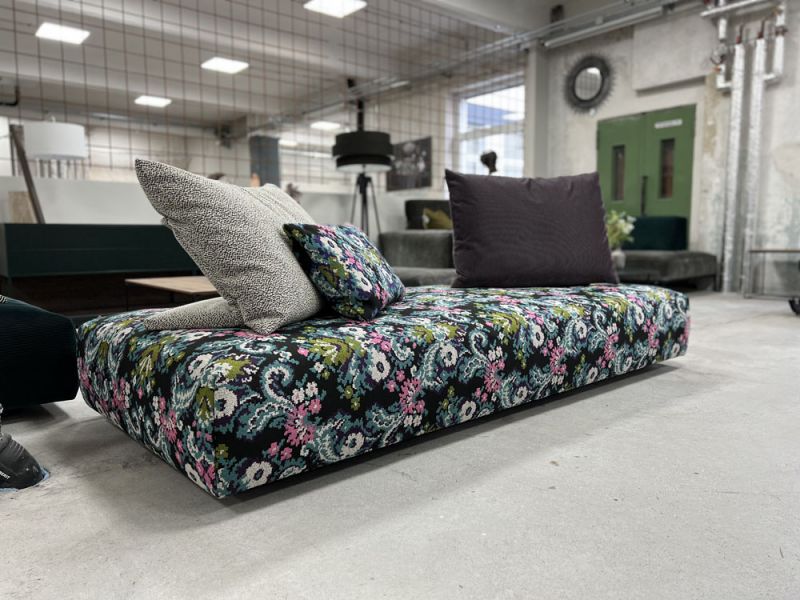 Bullfrog - Sofa - 1070 Iwan - Stoff bunt - konfigurierbar